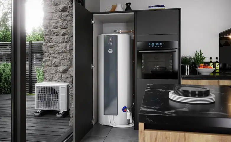 Chauffe-eau thermodynamique en place dans une cuisine